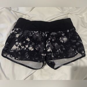 Lululemon speed up shorts. Size 6. 4”.